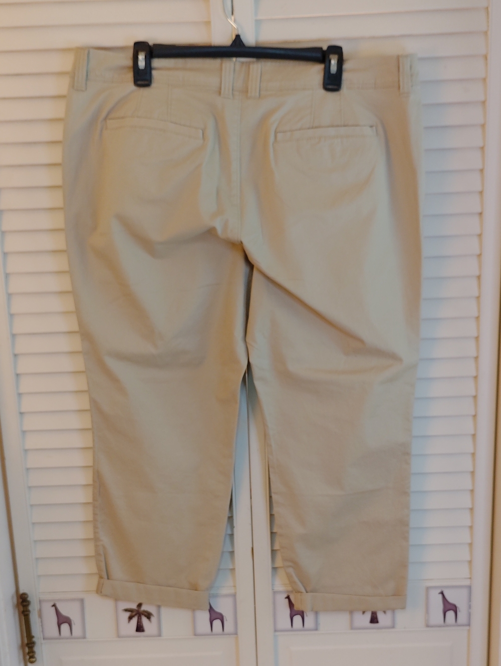 Old Navy Khaki Cropped Chino Capris - Picture 2 of 3